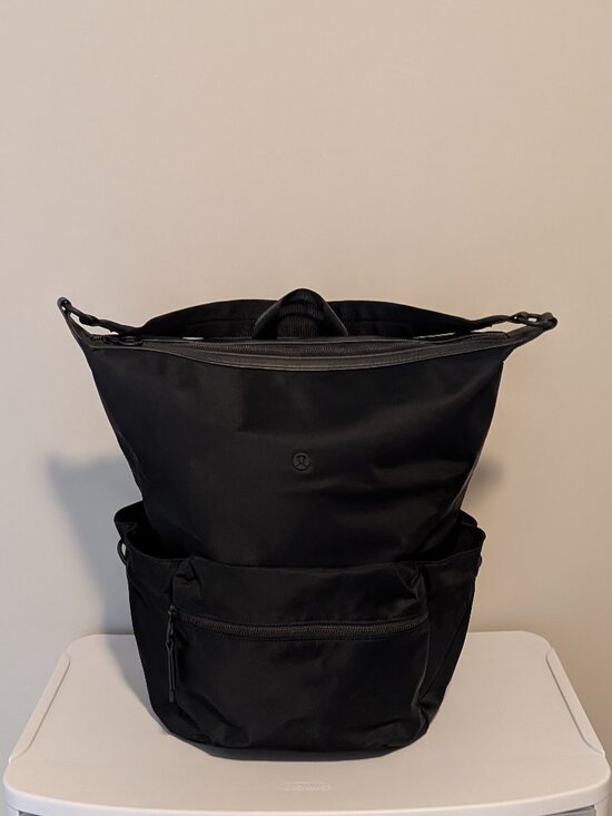 lululemon easy days backpack 20l Practice Karma Medium snacks or notes from admirers Two side pockets for water bottles or gear Interior padded sleeve that fits a 13 laptop or iPad Cushioned exterior zip pocket that fits a 14 laptop for easy access and security Adjustable straps to customize the fit Top grab handle for hanging and carrying ease Luggage sleeve to make this the perfect travel companion And so many other extras Lululemon Every day Backpack 2.0
